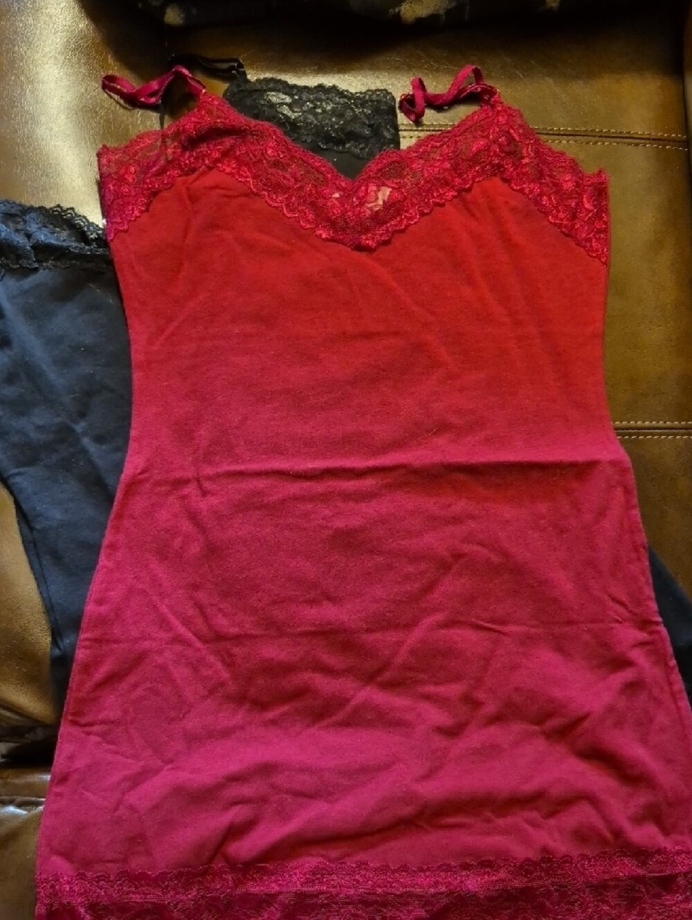 Set Of 2 Lace-Trim Camisoles (Red & Black) - Picture 4 of 5